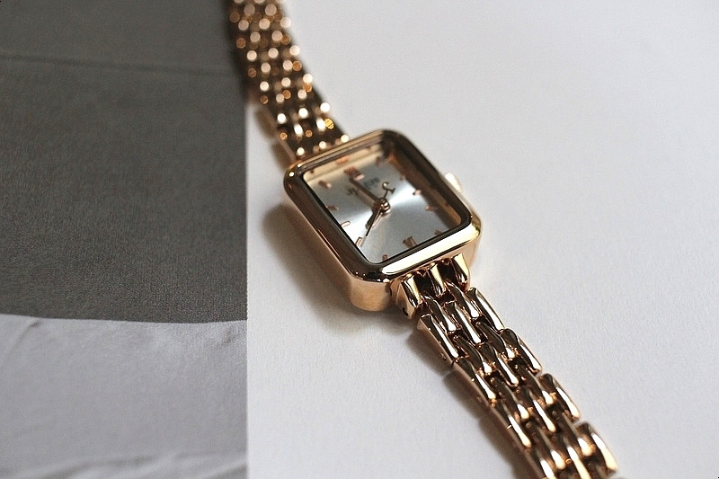 <b><p>square Classy tal Rose Gold feme watch fhion</p></b><b><p>正方形 クラス時 メタル ローズゴールド 女性 腕時計 ファッション ギフト</p></b><br /><br /><p align='center'>