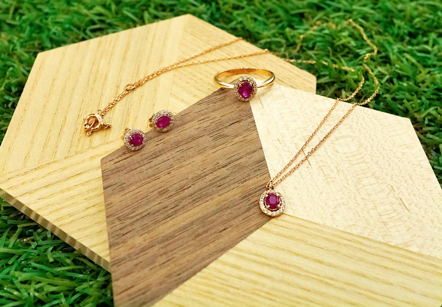 <b><p>14k Rose Gold simple point natural Ruby ste</p></b><b><p>14k ローズゴールド シンプル ポイント 天然 ルビー 原石 リング 高級感のあるアクセサリー</p></b><br /><br /><p align='center'>