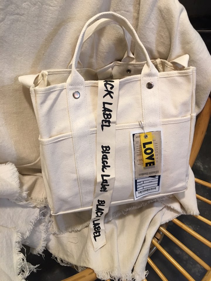 <b><p>Black Label Canvas Square Eco Tumbler Coeyce</p></b><b><p>ブラックレーベルキャンバス正方形バックエコタンブラーコンベクデイリーバック 블랙라벨에코백</p></b><br /><br /><p align='center'>