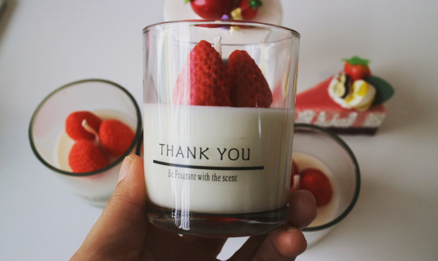 Natural Strawberry Candle Soi Forward 7 oz 210ml N