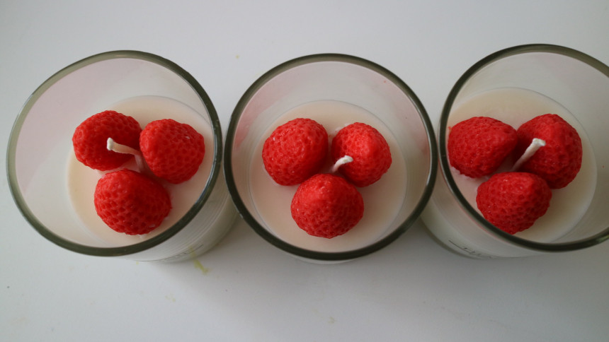 Natural Strawberry Candle Soi Forward 7 oz 210ml N