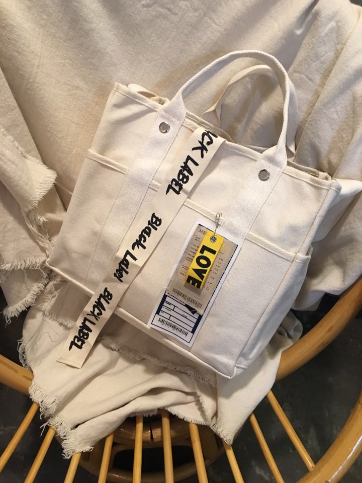 <b><p>Black Label Canvas Square Eco Tumbler Coeyce</p></b><b><p>ブラックレーベルキャンバス正方形バックエコタンブラーコンベクデイリーバック 블랙라벨에코백</p></b><br /><br /><p align='center'>