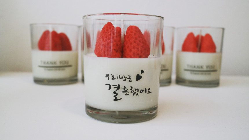 Natural Strawberry Candle Soi Forward 7 oz 210ml N