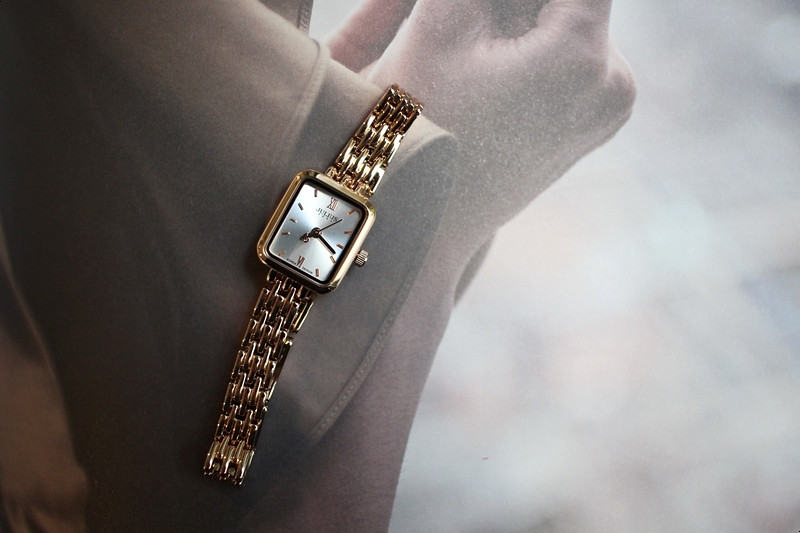 <b><p>square Classy tal Rose Gold feme watch fhion</p></b><b><p>正方形 クラス時 メタル ローズゴールド 女性 腕時計 ファッション ギフト</p></b><br /><br /><p align='center'>