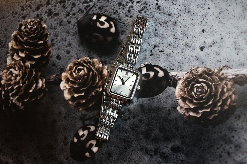 <b><p>square Classy tal feme watch Woman silver</p></b><b><p>正方形 クラス時 メタル 女性 腕時計 シルバー ファッション ギフト デイリー</p></b><br /><br /><p align='center'>