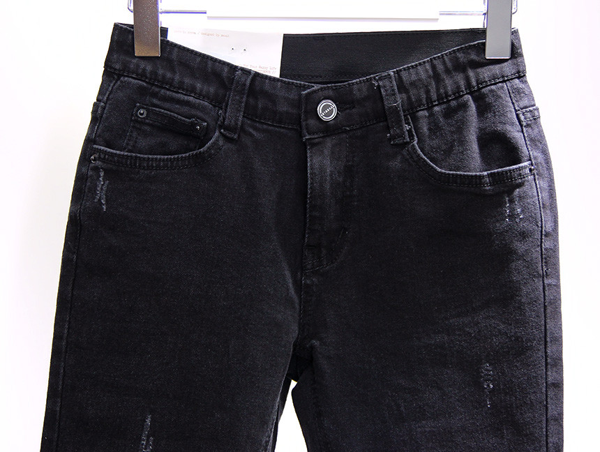 Women Jeans Pants in Bending Cutting Boots Cut Bla