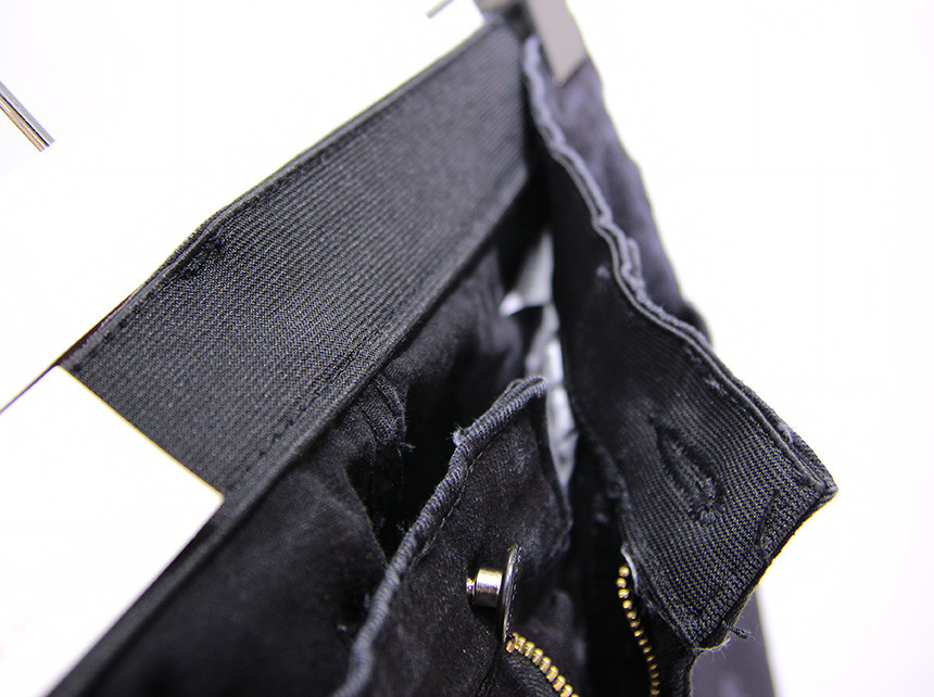 Women Jeans Pants in Bending Cutting Boots Cut Bla