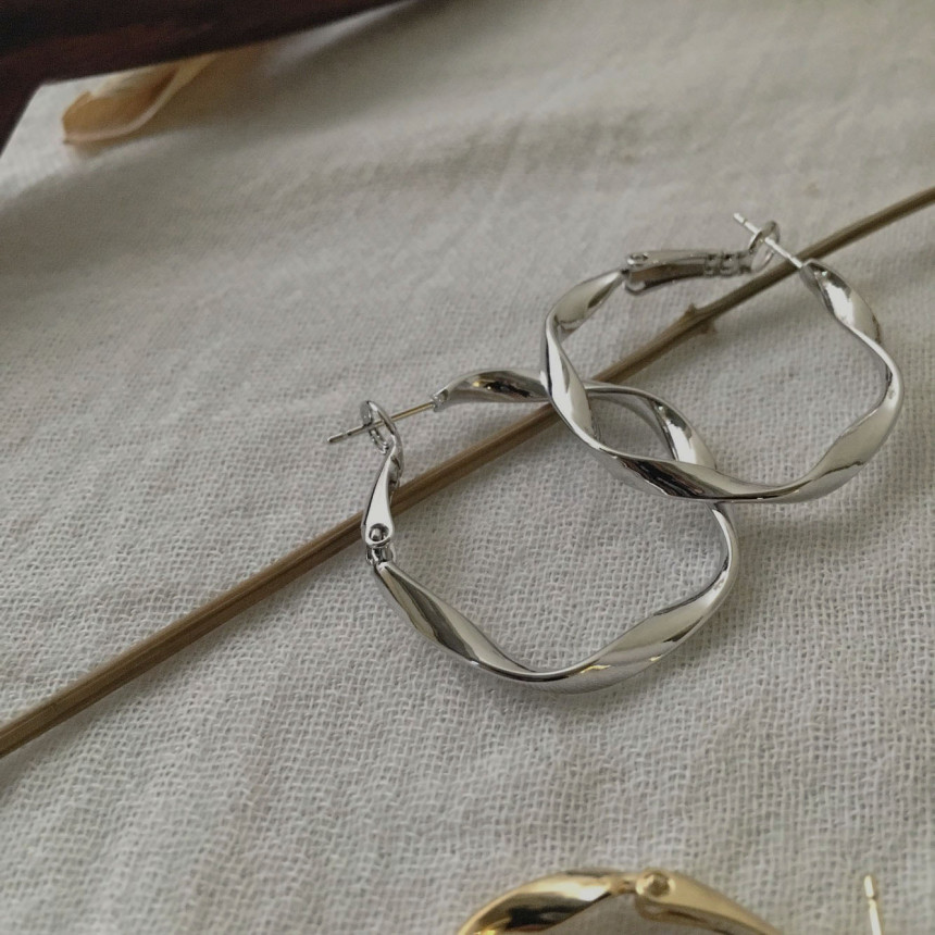 <b><p>ring ear special Feme coordation Romanc style</p></b><b><p>リング イヤ 特別な 女性なコーディネート ロマンチックスタイル 高級感 様々なル</p></b><br /><br /><p align='center'>