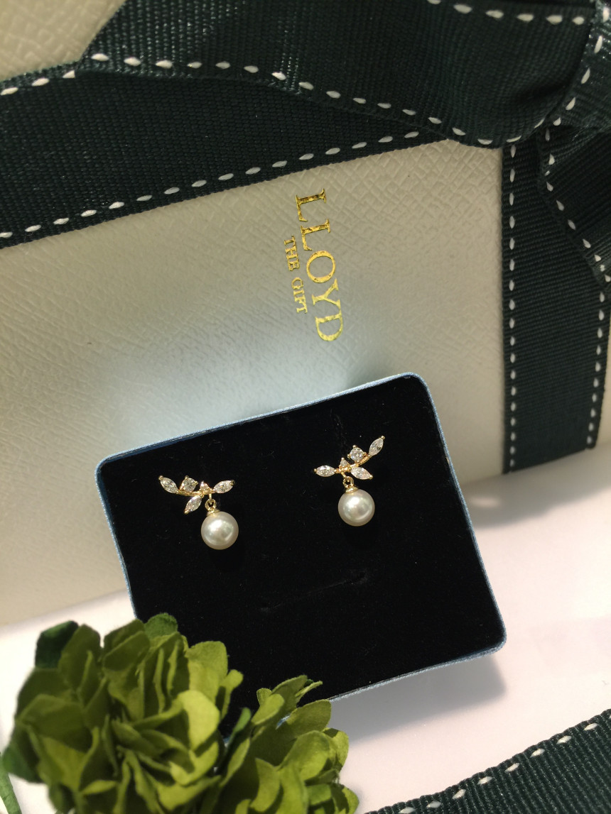 Lloyd Sweet Bay Pearl Earrings LPSG4026 Luxurious 