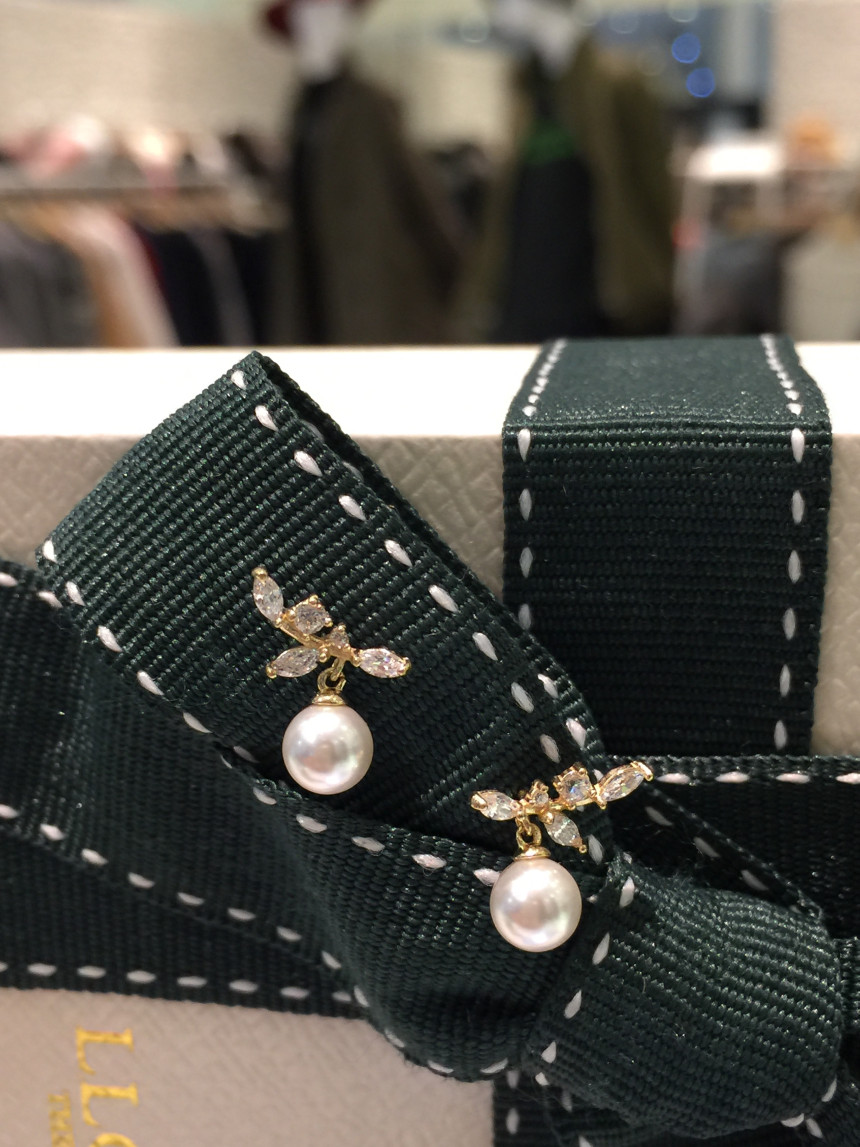 Lloyd Sweet Bay Pearl Earrings LPSG4026 Luxurious 