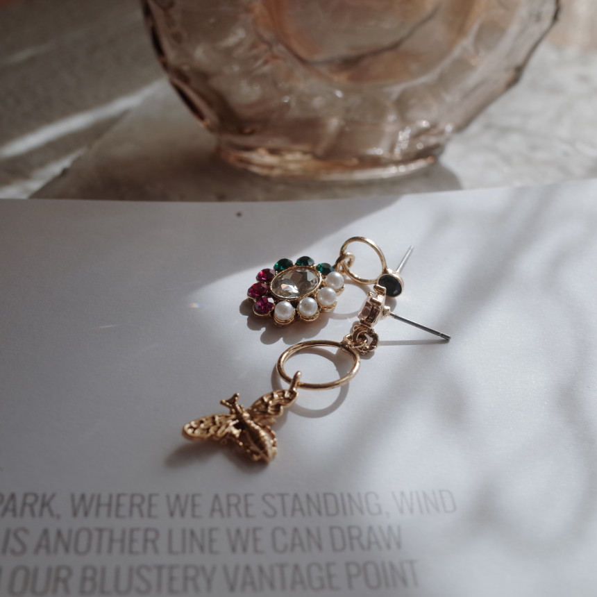 BEE bee flower petite drop earrings handmade styli