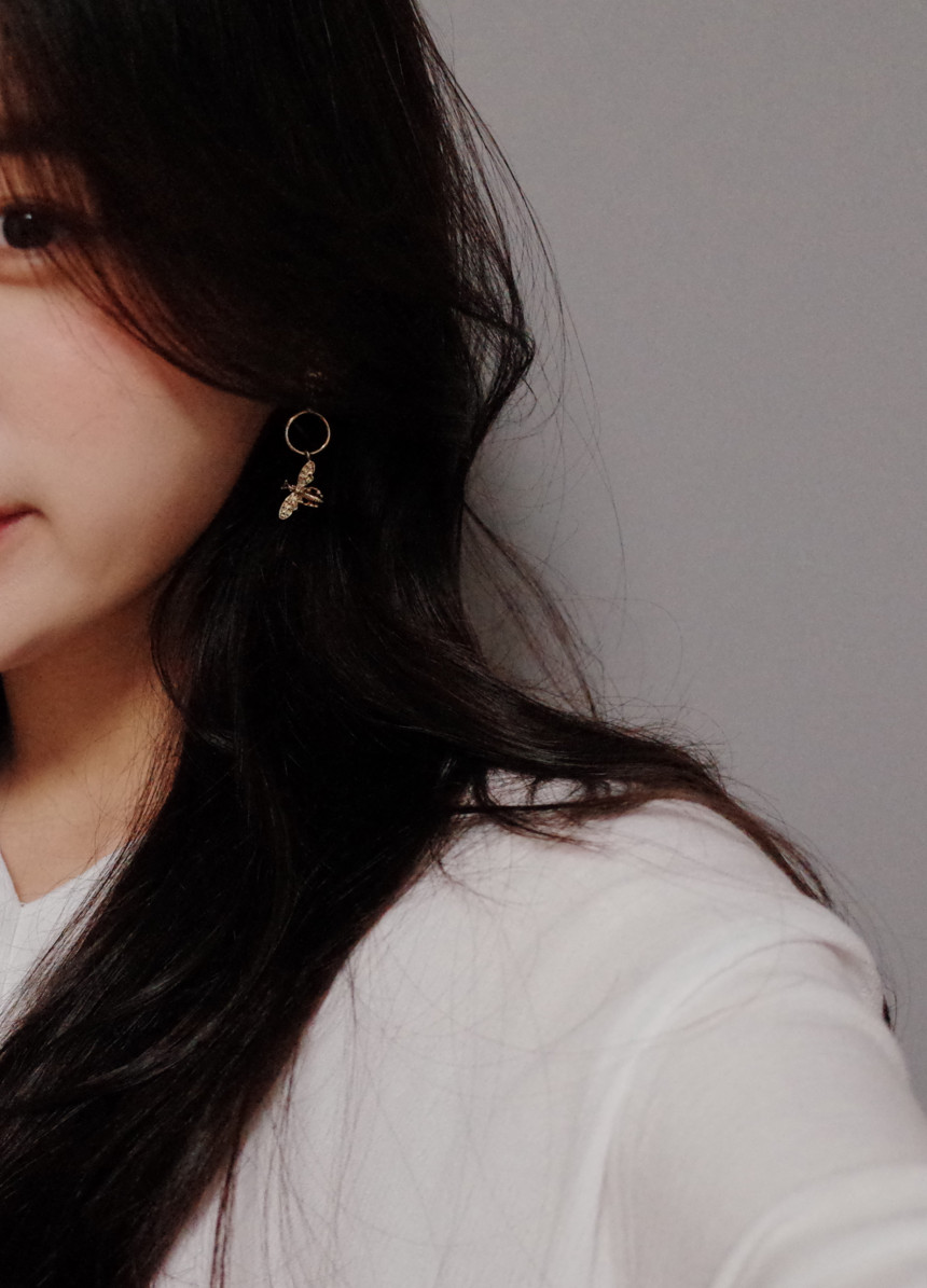 BEE bee flower petite drop earrings handmade styli
