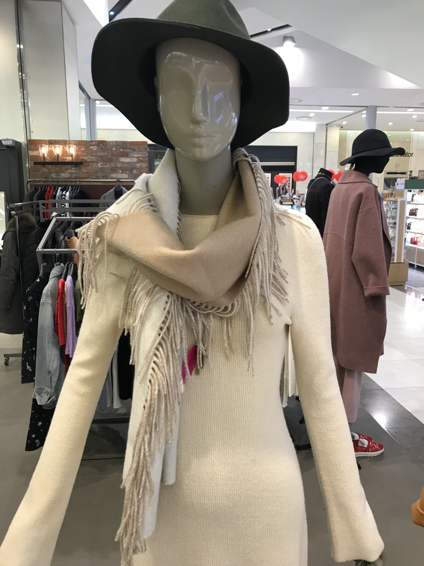 Sisley Surgical Wool Scarf SCMF33661 Retro-styled 