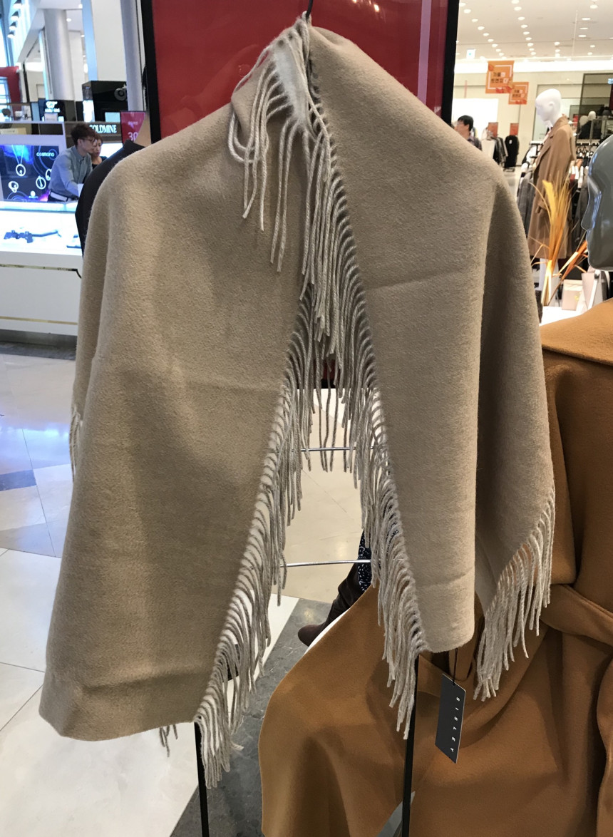 Sisley Surgical Wool Scarf SCMF33661 Retro-styled 