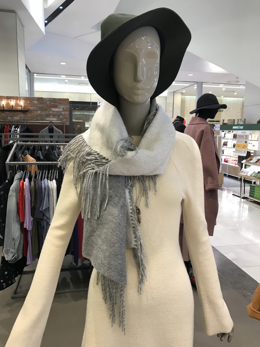 Sisley Surgical Wool Scarf SCMF33661 Retro-styled 