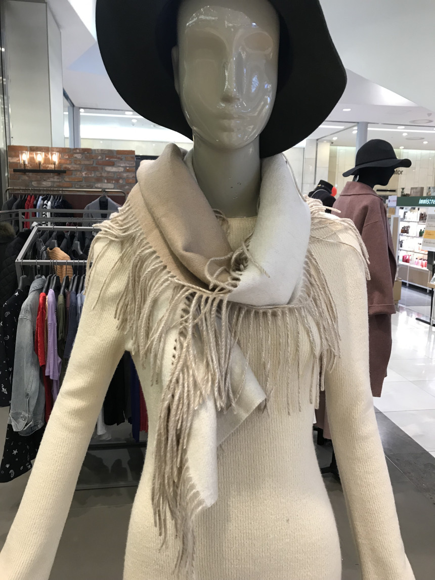 Sisley Surgical Wool Scarf SCMF33661 Retro-styled 