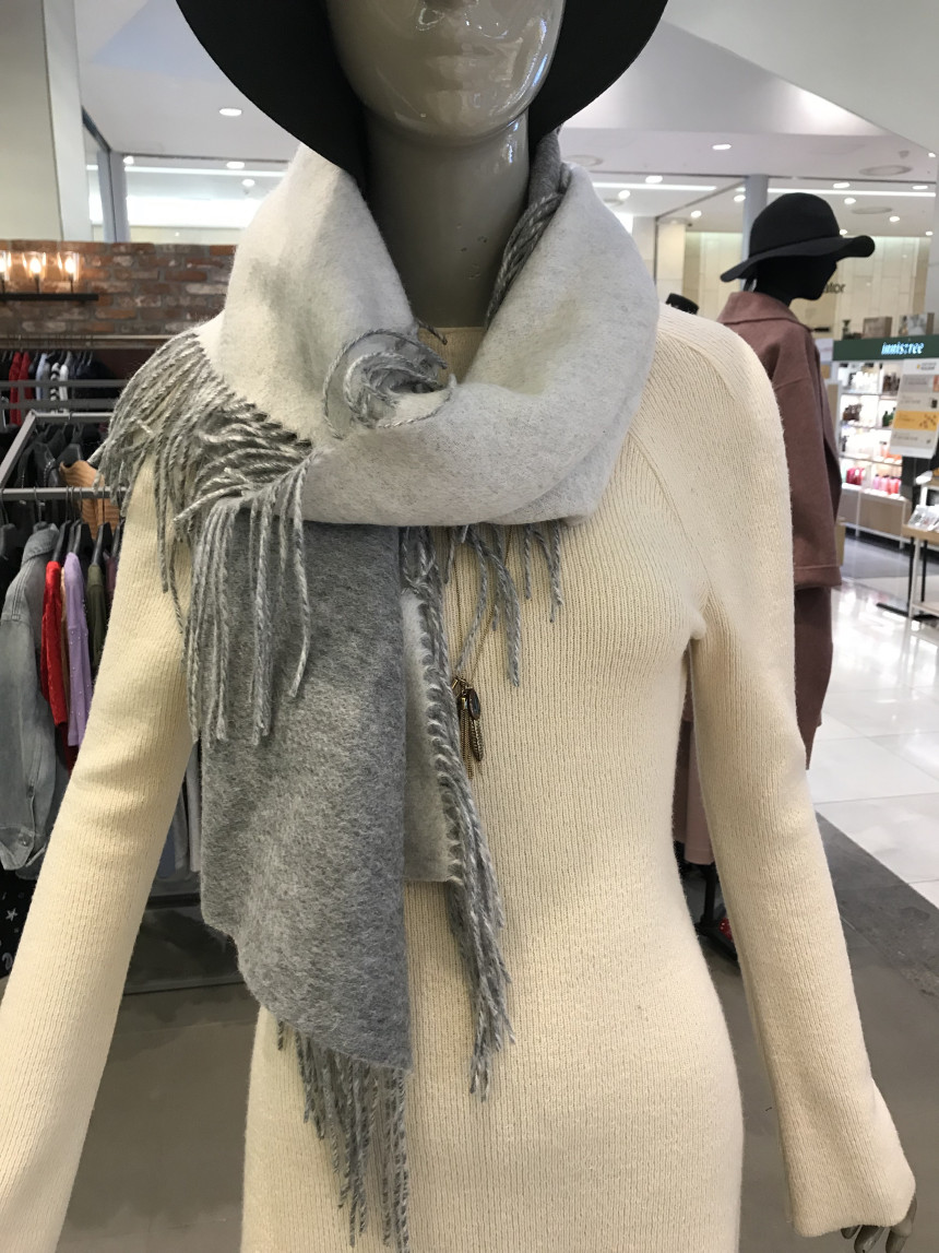 Sisley Surgical Wool Scarf SCMF33661 Retro-styled 