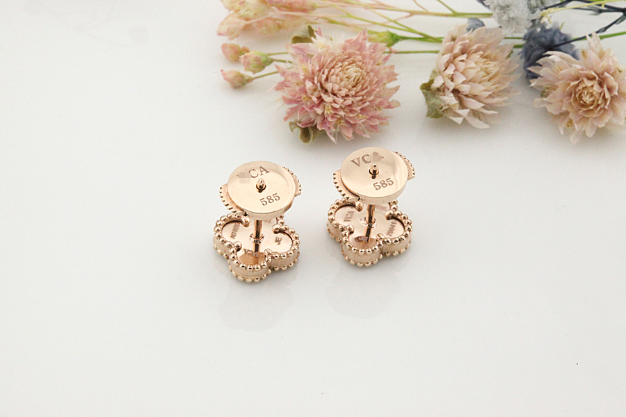 <b><p>Alhambra Clover sweet earring size daily</p></b><b><p>アルハンブラ クローバー スイート イヤリング サイズ デイリー ギフト</p></b><br /><br /><p align='center'>