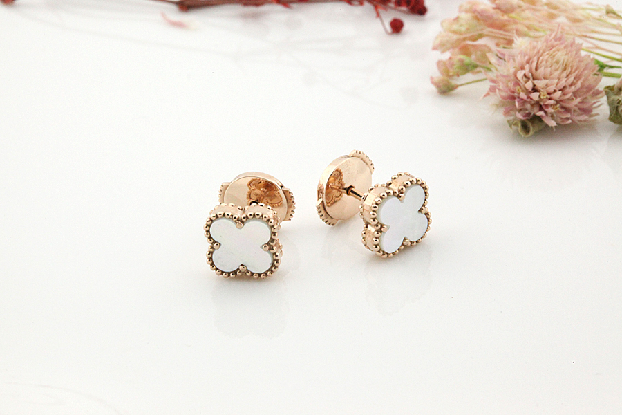 <b><p>Alhambra Clover sweet earring size daily</p></b><b><p>アルハンブラ クローバー スイート イヤリング サイズ デイリー ギフト</p></b><br /><br /><p align='center'>