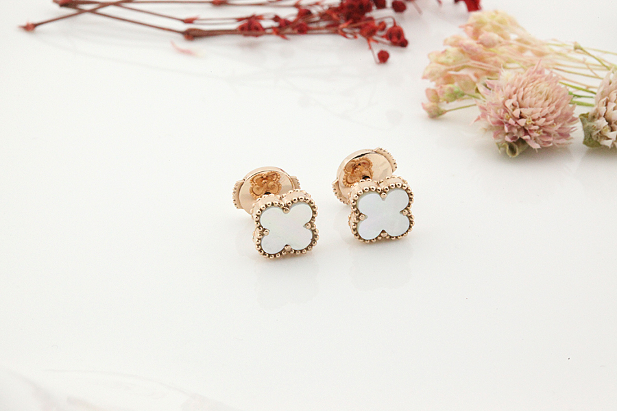 <b><p>Alhambra Clover sweet earring size daily</p></b><b><p>アルハンブラ クローバー スイート イヤリング サイズ デイリー ギフト</p></b><br /><br /><p align='center'>