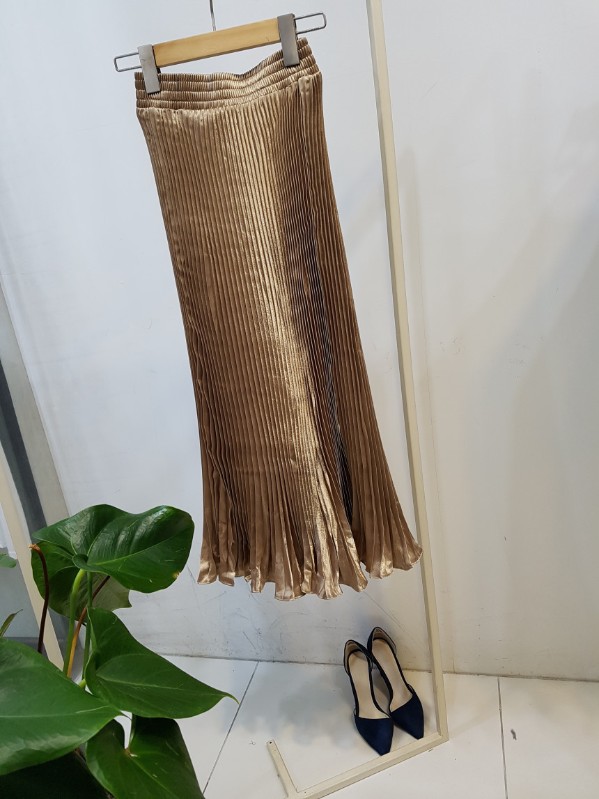 Wrinkled metal long skirt