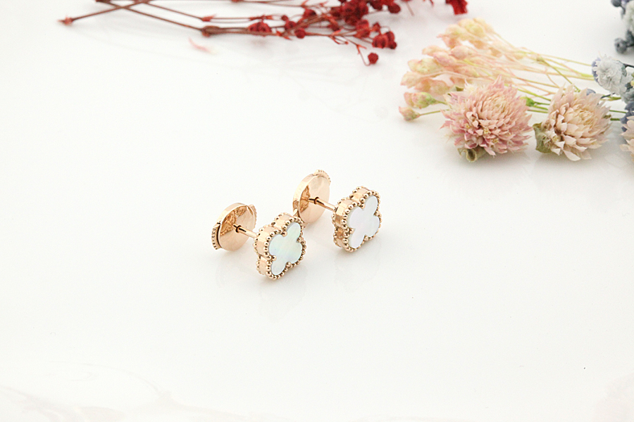 <b><p>Alhambra Clover sweet earring size daily</p></b><b><p>アルハンブラ クローバー スイート イヤリング サイズ デイリー ギフト</p></b><br /><br /><p align='center'>