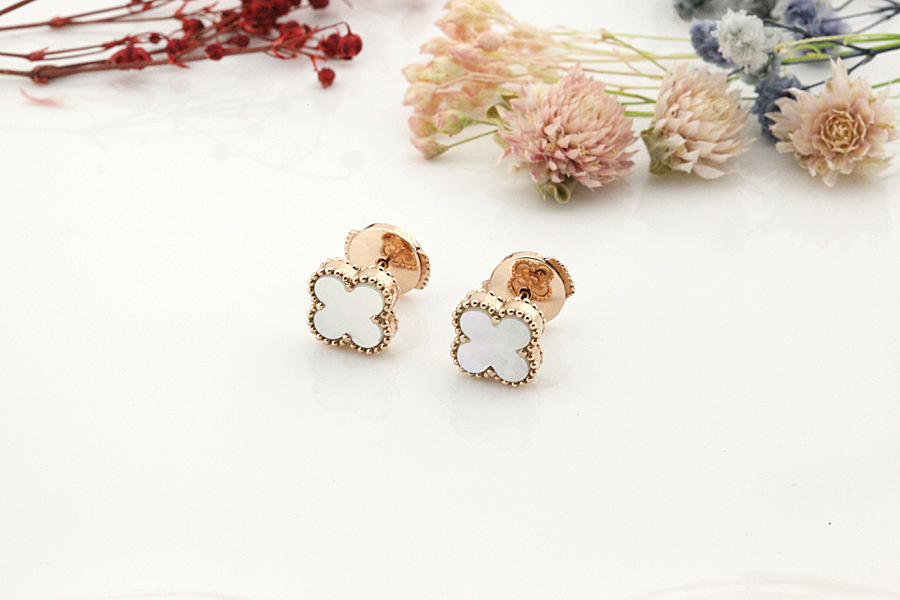 <b><p>Alhambra Clover sweet earring size daily</p></b><b><p>アルハンブラ クローバー スイート イヤリング サイズ デイリー ギフト</p></b><br /><br /><p align='center'>