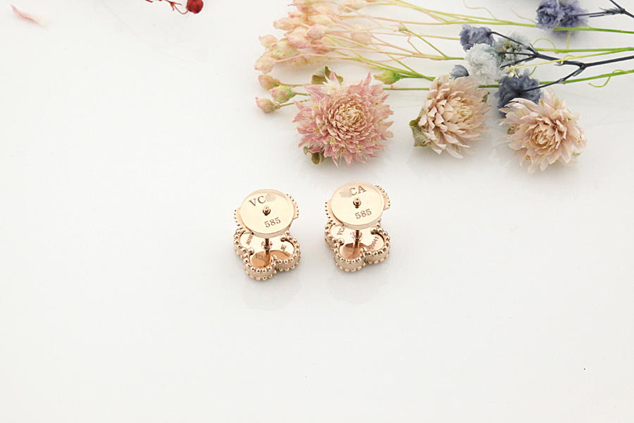 <b><p>Alhambra Clover sweet earring size daily</p></b><b><p>アルハンブラ クローバー スイート イヤリング サイズ デイリー ギフト</p></b><br /><br /><p align='center'>