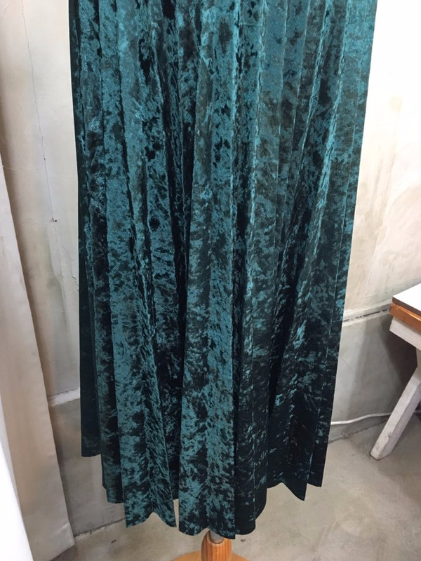 Velvet long skirt wrinkled gold skirt fabric point