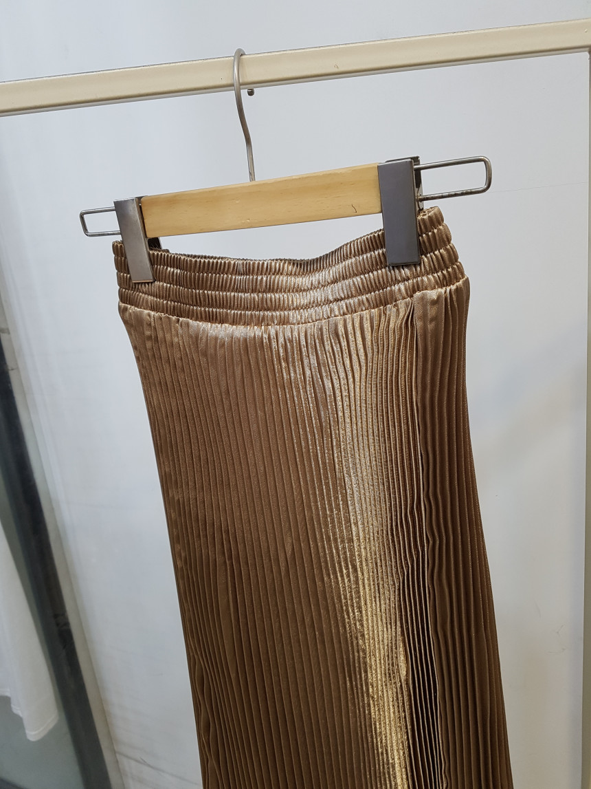 Wrinkled metal long skirt