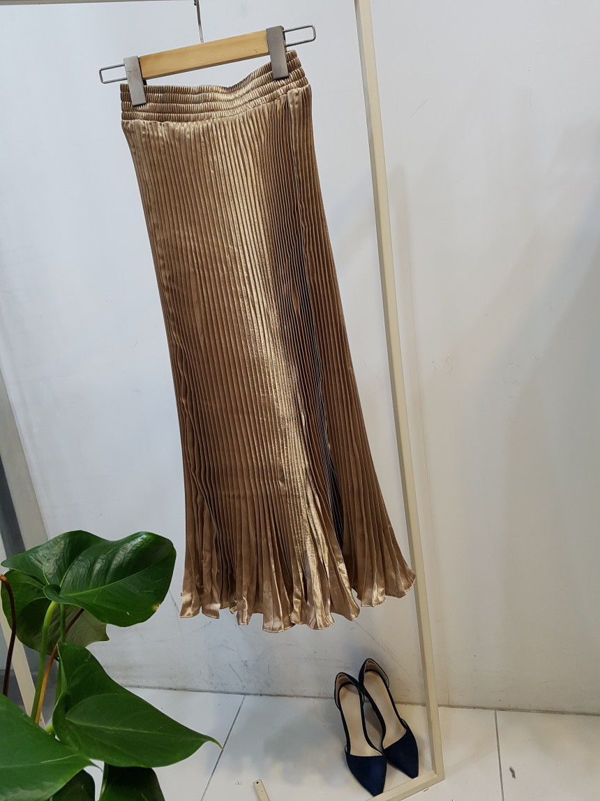 Wrinkled metal long skirt