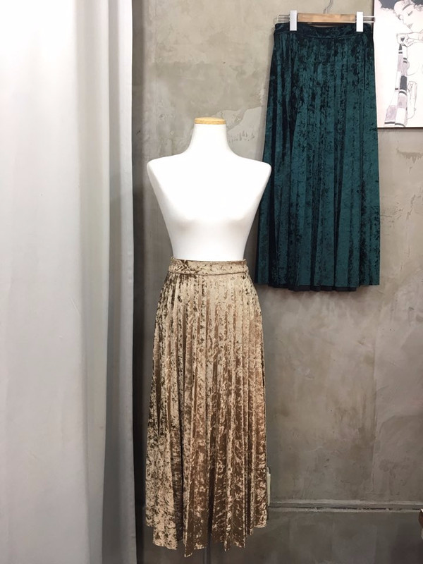Velvet long skirt wrinkled gold skirt fabric point