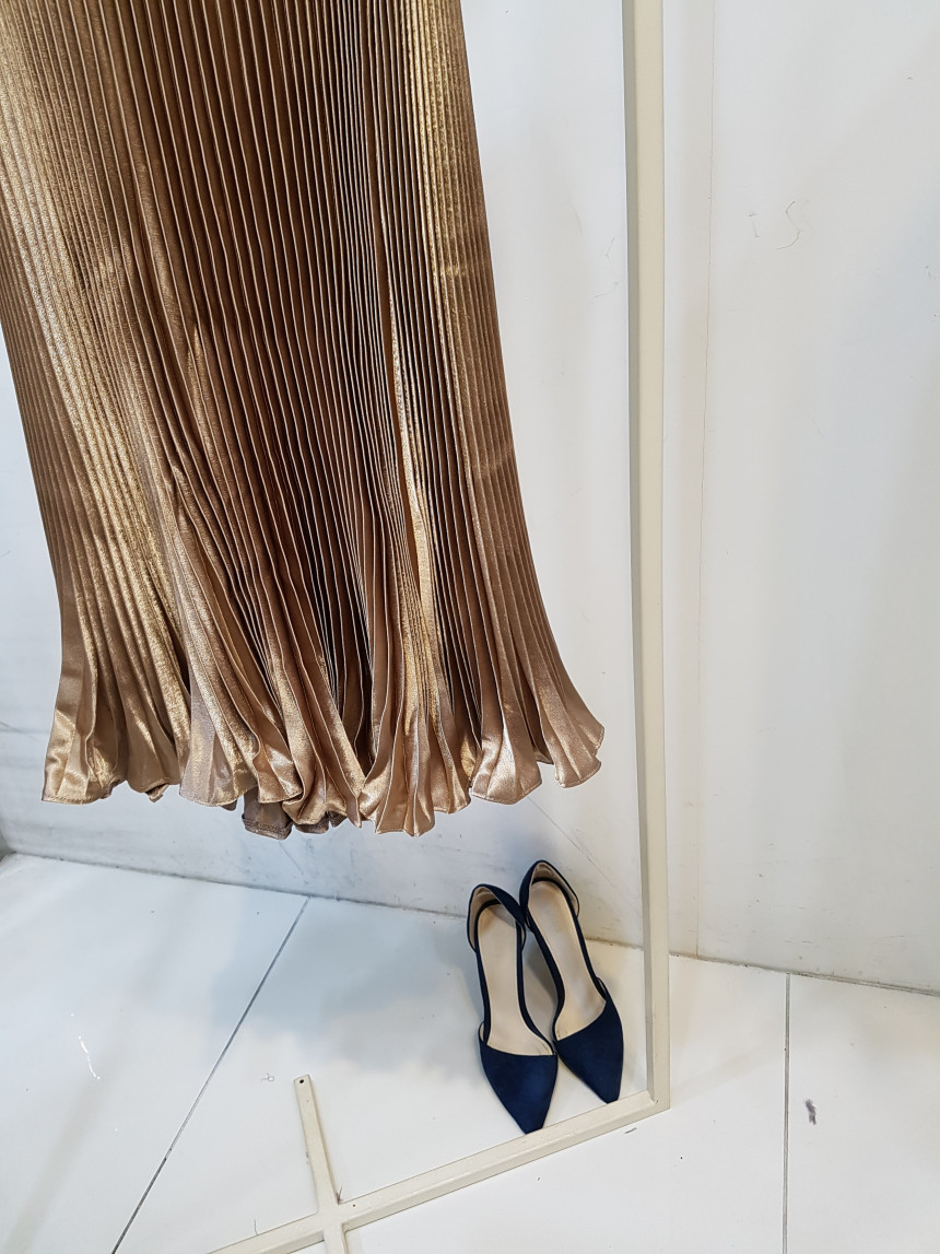 Wrinkled metal long skirt