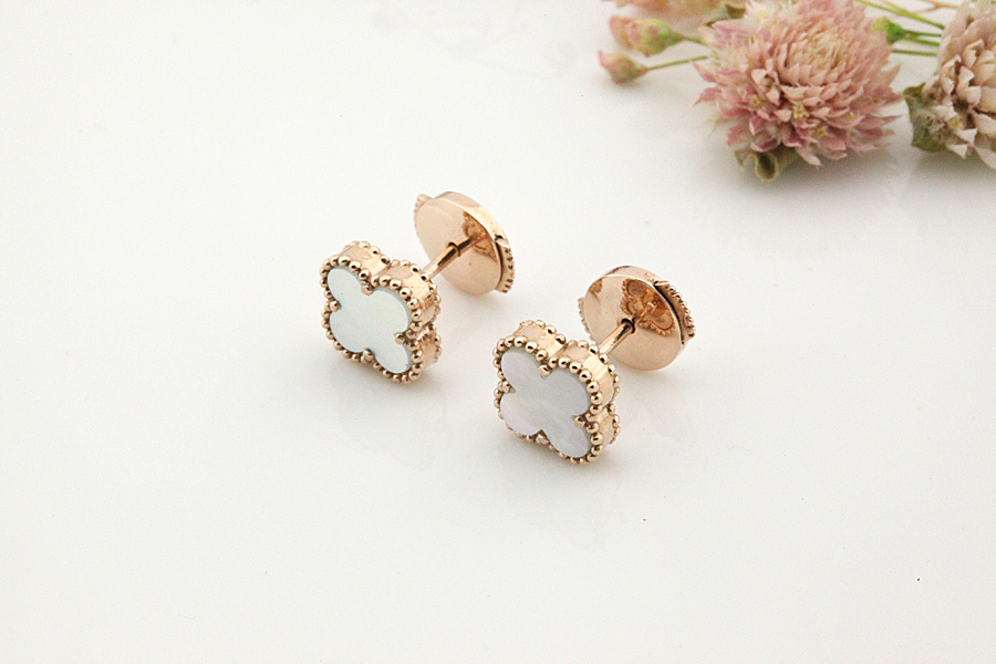 <b><p>Alhambra Clover sweet earring size daily</p></b><b><p>アルハンブラ クローバー スイート イヤリング サイズ デイリー ギフト</p></b><br /><br /><p align='center'>