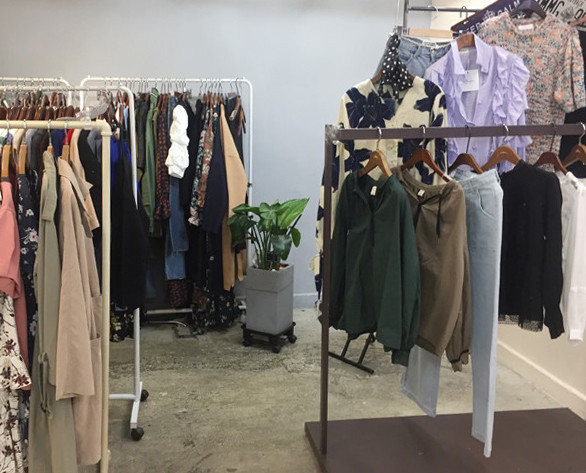 Pleated suede long skirt