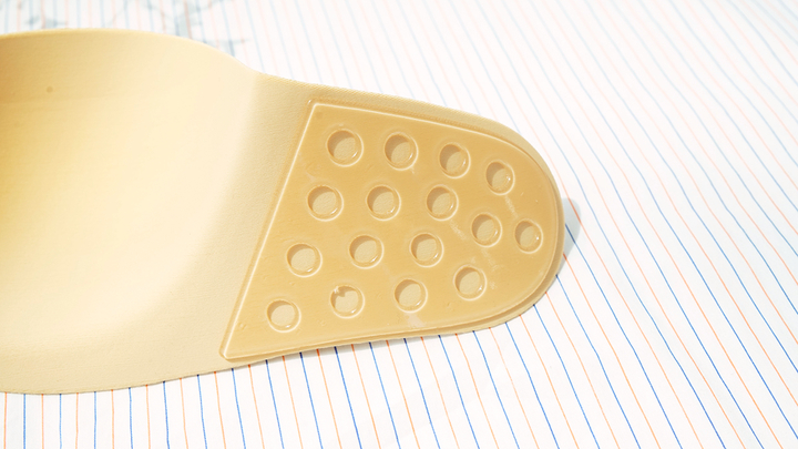 Strapless strap wingless bridal wedding dress unde