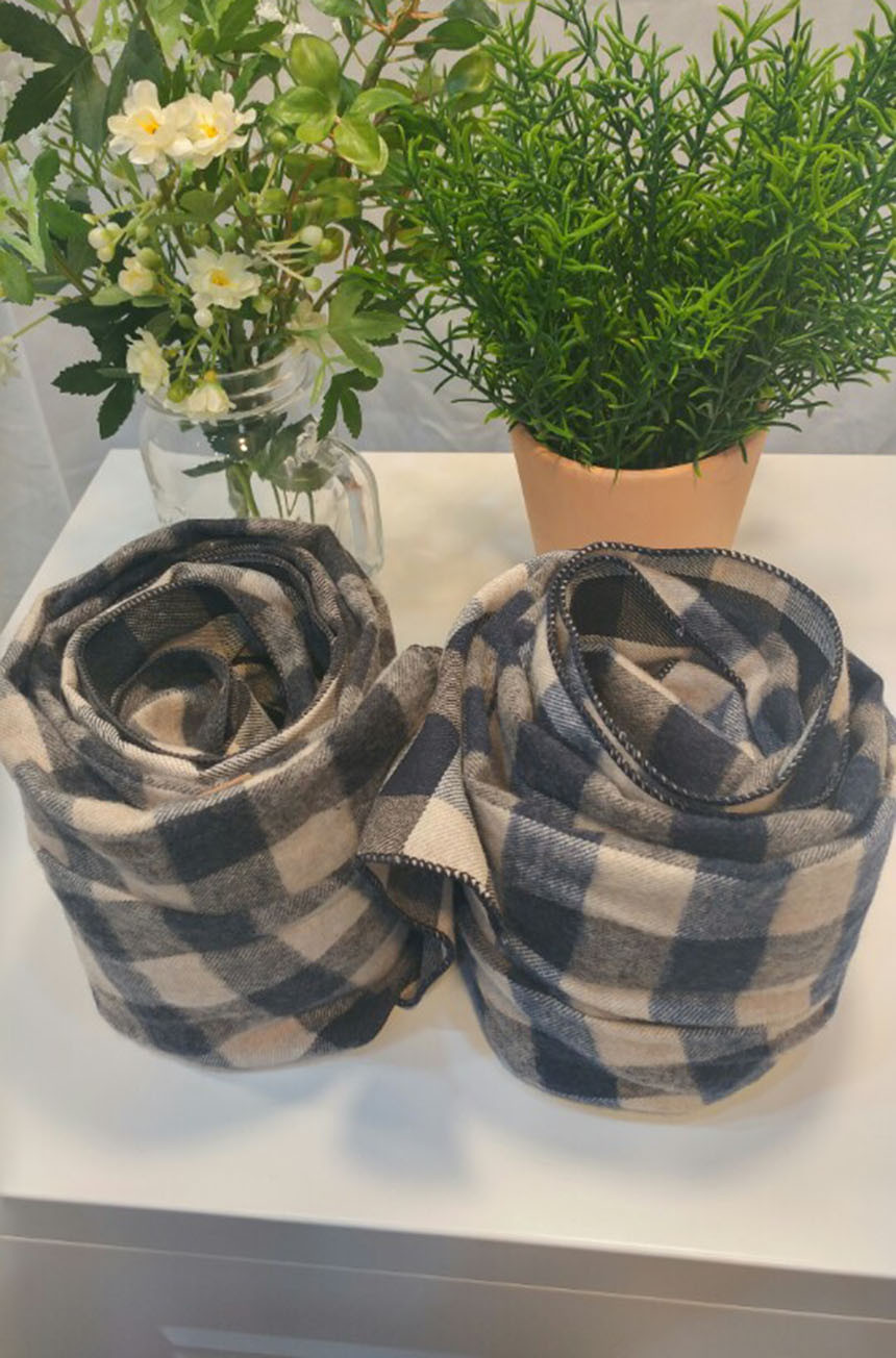 Warm and fluffy brushed checked Rectangular muffle