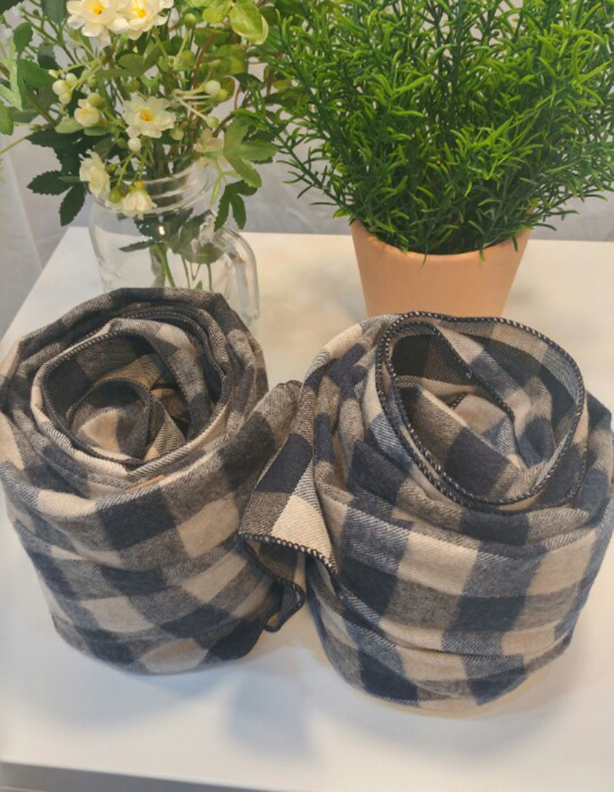 Warm and fluffy brushed checked Rectangular muffle