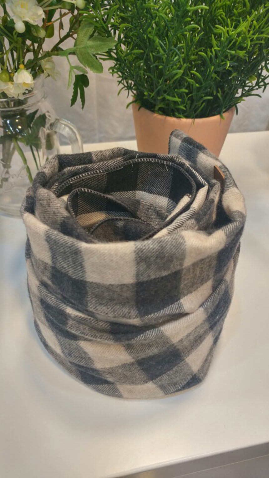 Warm and fluffy brushed checked Rectangular muffle