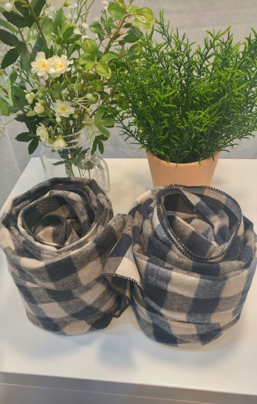 Warm and fluffy brushed checked Rectangular muffle