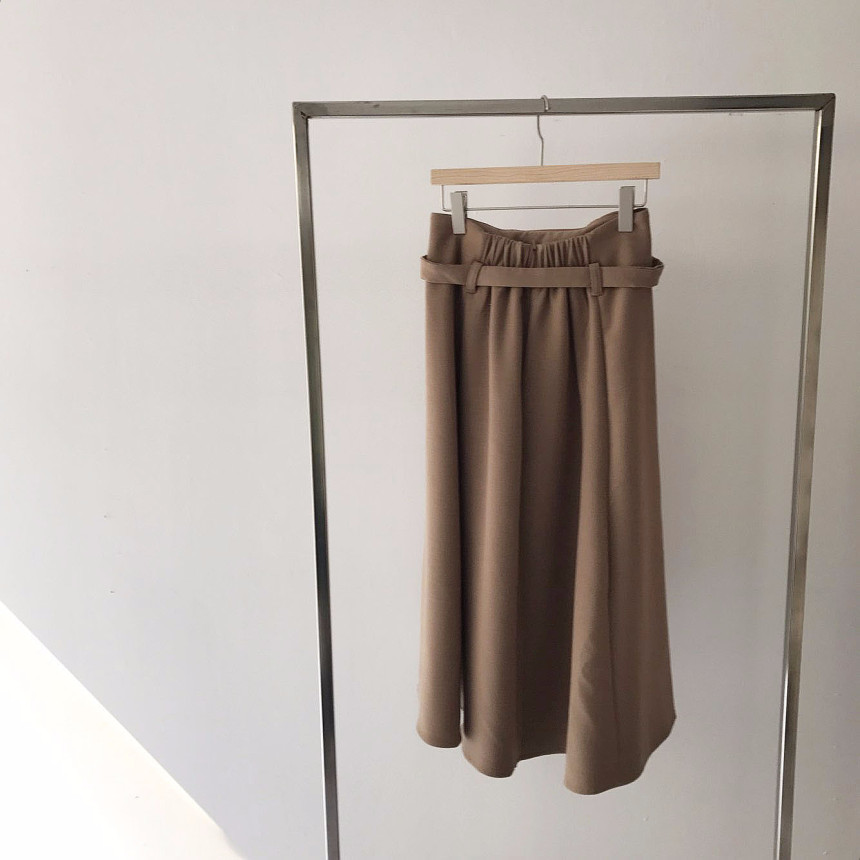 A line Long skirt Minimalist look Wedding fashion 