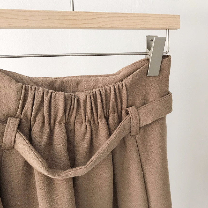 A line Long skirt Minimalist look Wedding fashion 