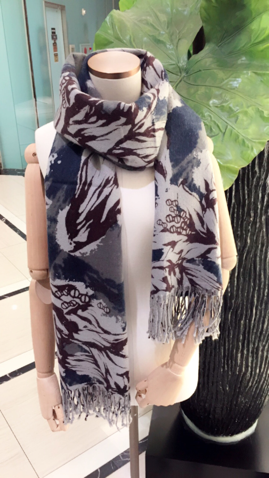 Rooney Quartz Shawl muffler SA3UHZ904