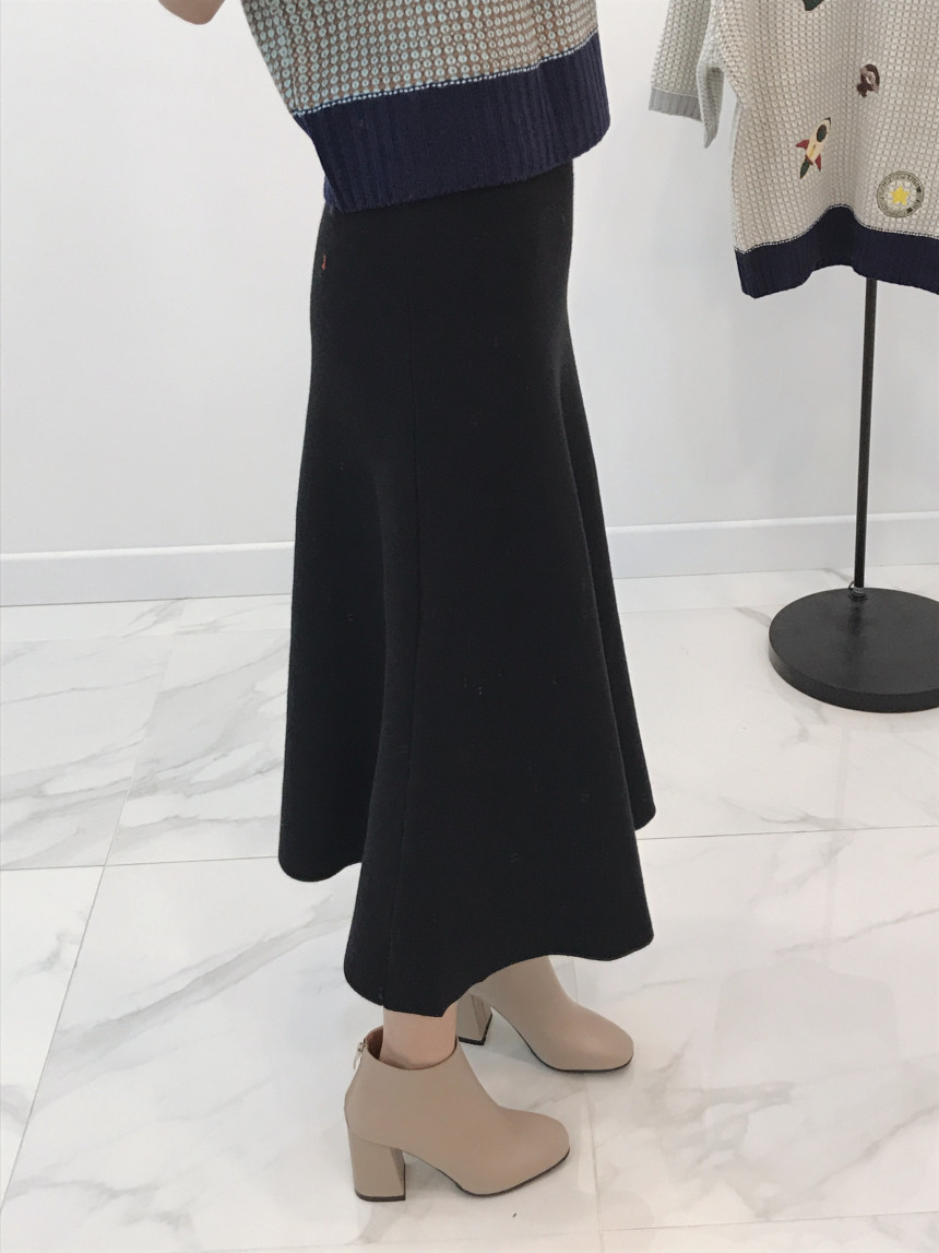 Bella bending knit long skirt A line winter natura