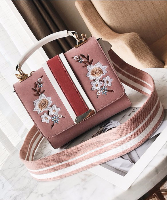 <b><p>Flower Embroided Square Css Back Women Mini</p></b><b><p>花の刺繍スクエアクロスバック女性ミニ​​バック女性20代カジュアルバッグケジュ 여성크로스백</p></b><br /><br /><p align='center'>