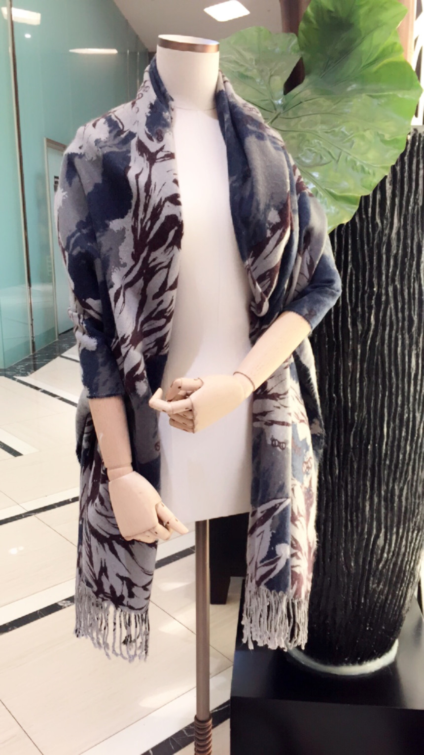 Rooney Quartz Shawl muffler SA3UHZ904