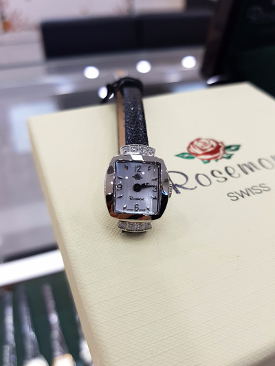 <b><p>Rose Mont ANTIQUE TOUCH ROSE RIES RS 16-03BK</p></b><b><p>ローズモン アンティーク タッチ RIES RS 16-03BK 腕時計 様々なコーディネートルック</p></b><br /><br /><p align='center'>