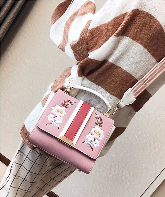 <b><p>Flower Embroided Square Css Back Women Mini</p></b><b><p>花の刺繍スクエアクロスバック女性ミニ​​バック女性20代カジュアルバッグケジュ 여성크로스백</p></b><br /><br /><p align='center'>