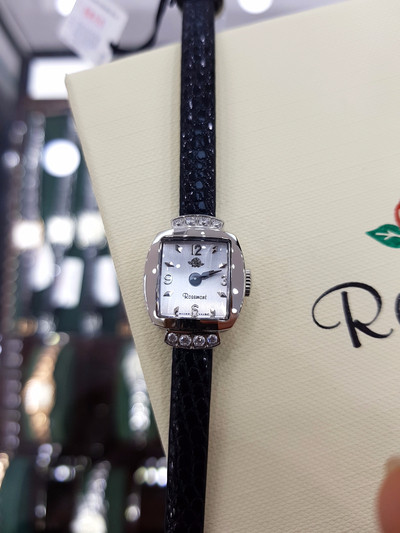 <b><p>Rose Mont ANTIQUE TOUCH ROSE RIES RS 16-03BK</p></b><b><p>ローズモン アンティーク タッチ RIES RS 16-03BK 腕時計 様々なコーディネートルック</p></b><br /><br /><p align='center'>