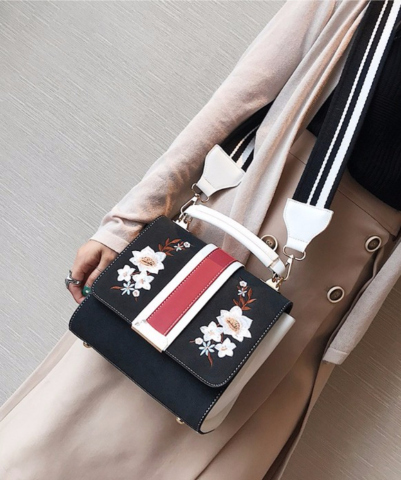 <b><p>Flower Embroided Square Css Back Women Mini</p></b><b><p>花の刺繍スクエアクロスバック女性ミニ​​バック女性20代カジュアルバッグケジュ 여성크로스백</p></b><br /><br /><p align='center'>